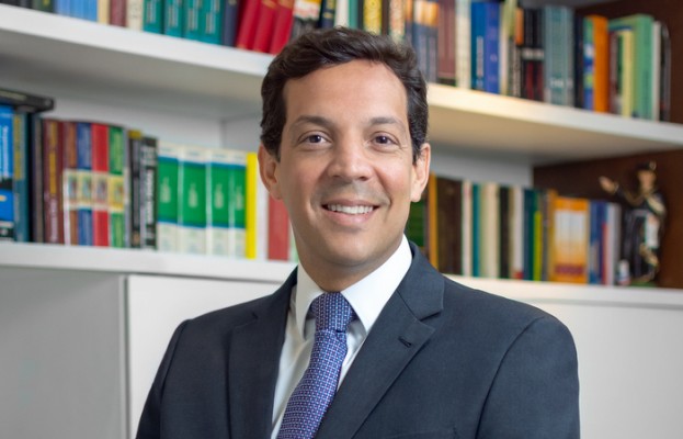 Advogado que atuou na campanha de reeleição do governador Paulo Câmara é escolhido para substituir João Campos, que morreu no último dia 22.  