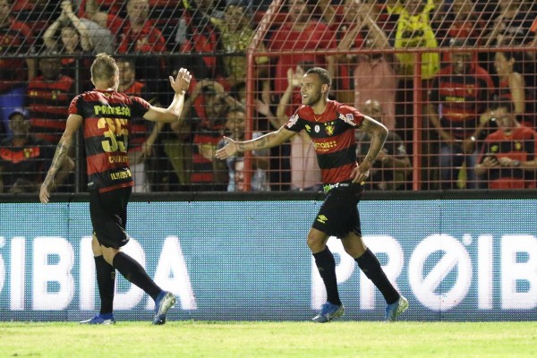 Com gols de Hernane e Guilherme, Sport bateu o Paraná de virada por 2x1 e chegou na casa dos 56 pontos