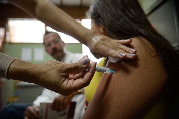 Técnicos analisaram reações em jovens que tomaram a vacina no Acre