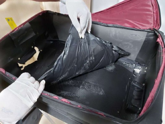 A droga estava escondida em um fundo falso da bagagem
