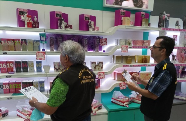 Vinte e quatro lojas foram visitadas no Recife, em Olinda, Paulista e Jaboatão dos Guararapes
