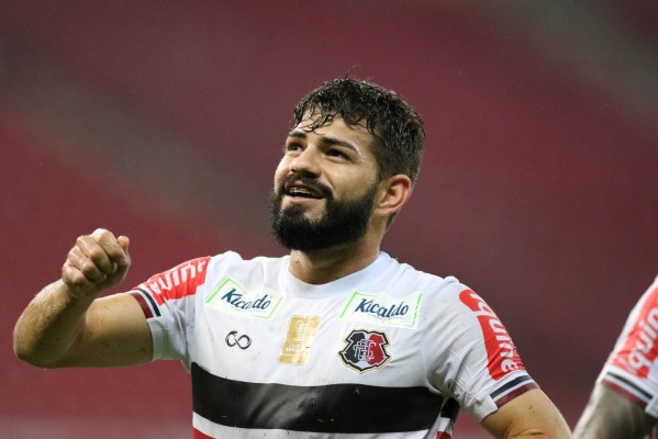 Neto Costa está de saída para o futebol português. Silas e Jeremias foram emprestados a equipe do Retrô 