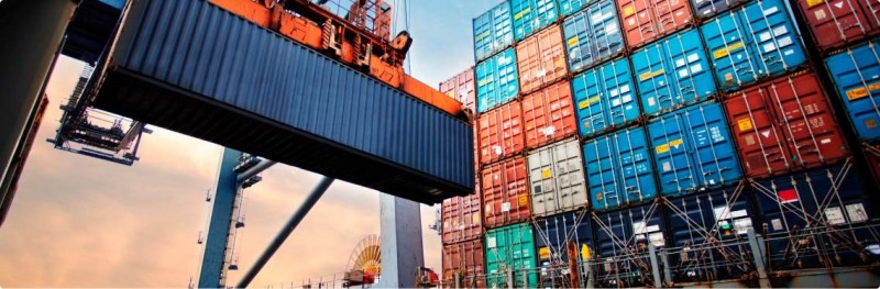 Um levantamento aponta uma diminuição de 38% no número de exportações e uma alta de 16,57% nas importações no mês de março comparando com o período anterior