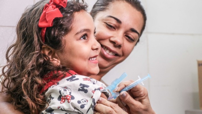 A Prefeitura do Recife recebeu do Ministério da Saúde 180 mil doses, que vão ser aplicadas em 130 postos espalhados pela cidade