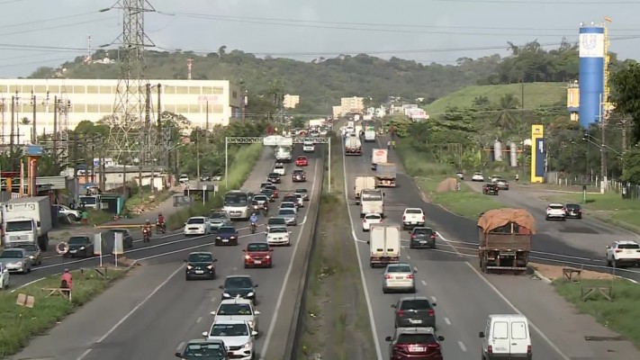 Os condutores devem seguir pelas pistas locais até o final dos pontos de interdição tanto no sentido Recife-Caruaru como no Caruaru-Recife.