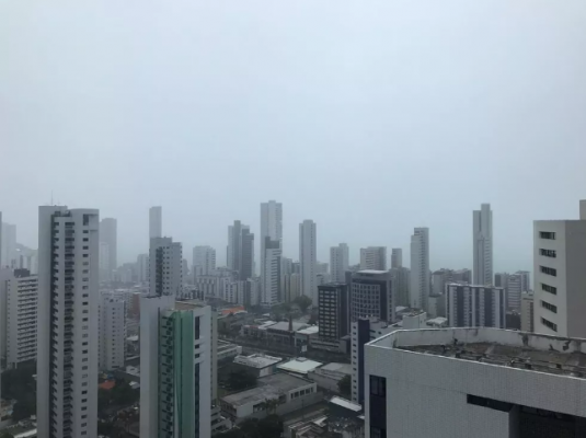 O tempo no Recife seguirá parcialmente nublado
