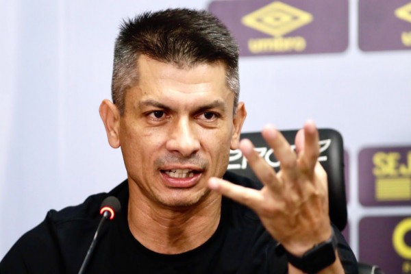 Yuri Romão garantiu a permanência do treinador pelas próximas duas semanas