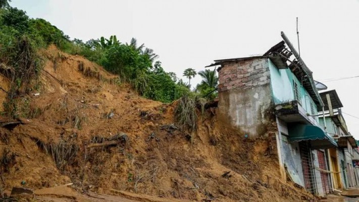 Famílias que tiveram perdas materiais nas chuvas devem receber o auxílio emergencial de $1.500,00