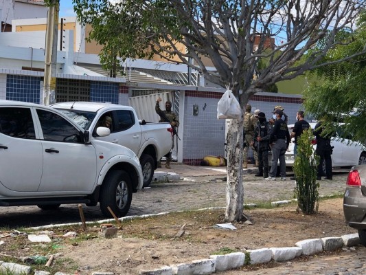 Foram cumpridos dez mandados de busca e apreensão nas cidades de Juazeiro/BA, Petrolina/PE e São Paulo/SP. Também foram presas em flagrante 11 pessoas