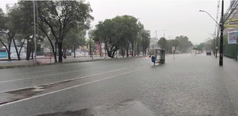 De acordo com a APAC, Pernambuco foi atingido por um Distúrbio Ondulatório de Leste (DOL), o mesmo fenômeno que provocou as chuvas intensas do final de maio e início de junho do ano passado no Estado