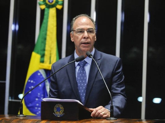 Além do senador, o deputado federal Fernando Bezerra Filho (DEM-PE) também é alvo das investigações