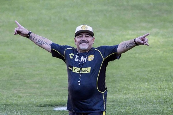 O ex-jogador sofreu uma parada cardiorrespiratória, segundo o jornal argentino 'Clarin'.
