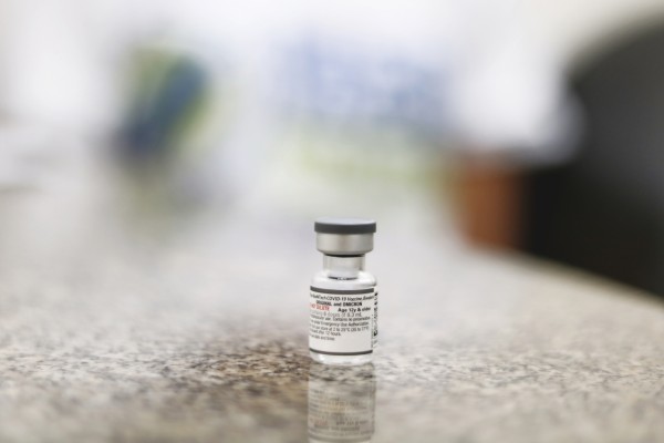 Segundo a Gestão Municipal, “para o atendimento, é  necessário apresentar documento de identificação, além de um comprovante de que já completou o ciclo vacinal”