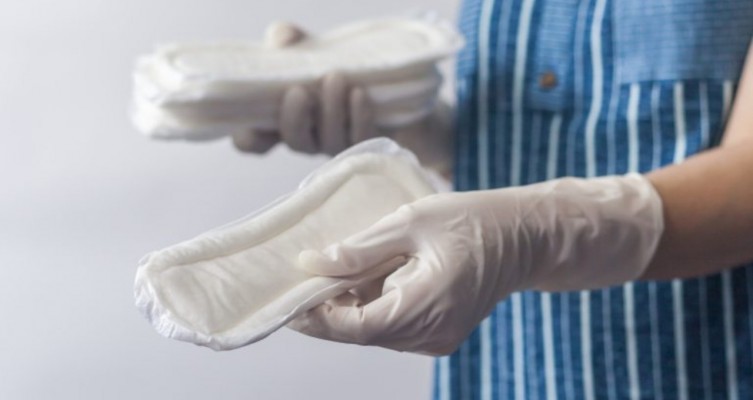 A entrega do item de higiene pessoal faz parte do Programa de educação em Saúde menstrual, lançado na quinta-feira (08) pelo Governo de Pernambuco