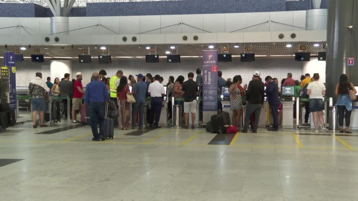 Somente em agosto, o terminal da capital pernambucana contabilizou 240 mil pessoas chegando e partindo do aeroporto, número bem acima dos registrados no início da pandemia, em abril, quando beiravam os 44 mil