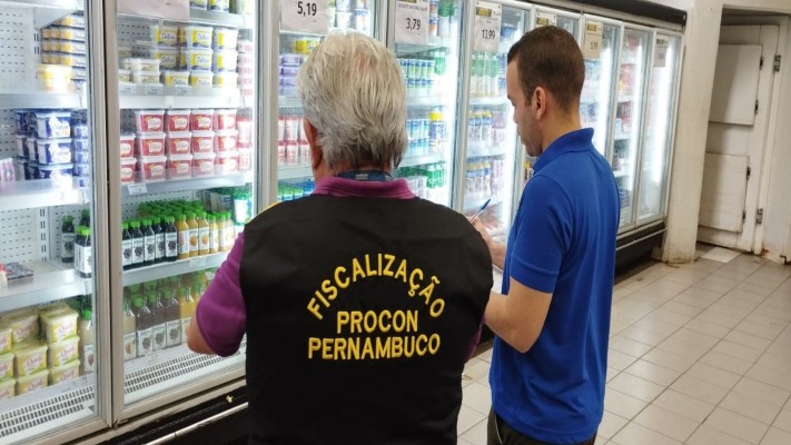 O Procon-PE pesquisou um total de 27 itens, abrangendo 24 estabelecimentos localizados no Recife e Região Metropolitana