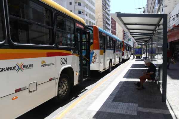 De acordo com o Governo de Pernambuco, o reforço na frota de ônibus tem o objetivo de evitar ou pelo menos reduzir as aglomerações nos horários de pico