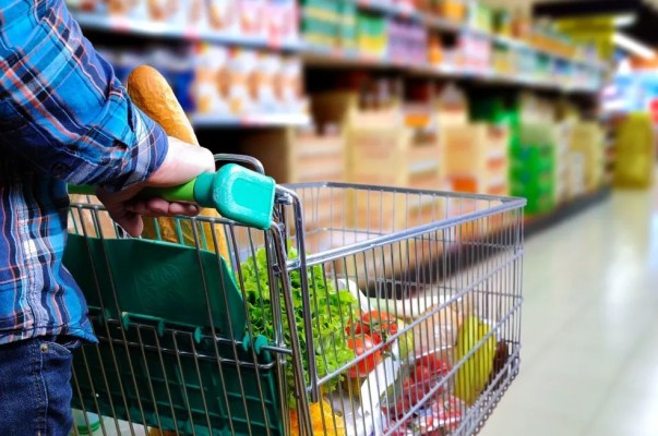 O impacto da alimentação no salário mínimo do consumidor chegou a 48,40%.