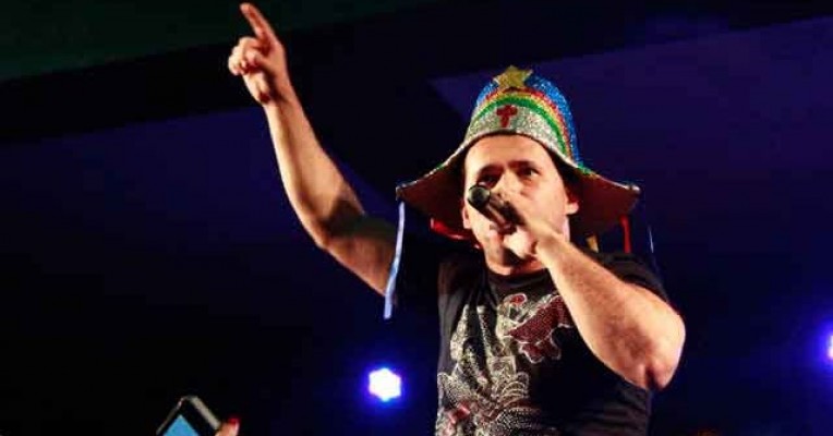 Este ano, a festa homenageia o cantor pernambucano Almir Rouche