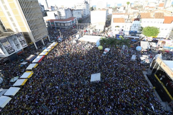 Logo após a celebração uma procissão fechou o ciclo de comemorações passando pelas principais ruas do centro do Recife