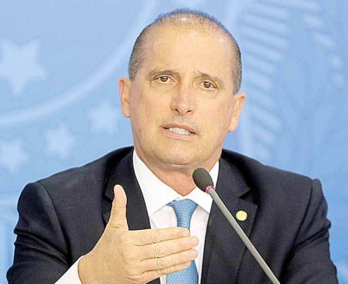 Ministro falou sobre operação que vai trazer de volta brasileiros de região de surto do coronavírus, na China