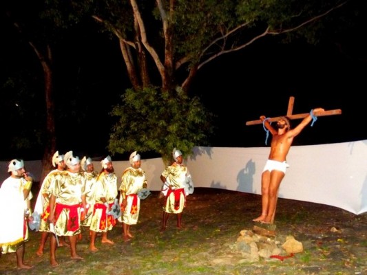 O evento costuma ocorrer na Semana Santa na Vila dos Remédios, na ilha