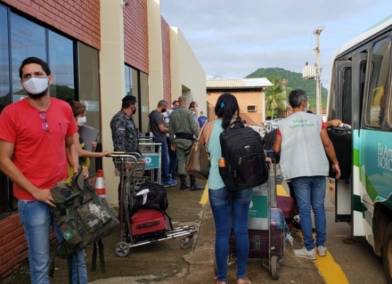 Ao todo mais de 30 pessoas acessaram a ilha neste fim de semana desde o dia 5 de abril quando fecharam fronteiras para conter o avanço da pandemia. 