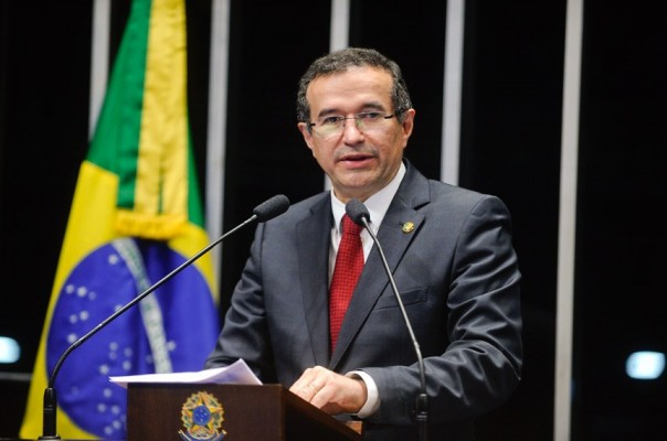 Douglas se filiou ao PSDB juntamente com Armandinho da banda Fulô de Mandacaru, empresário objetiva uma vaga na Câmara Federal