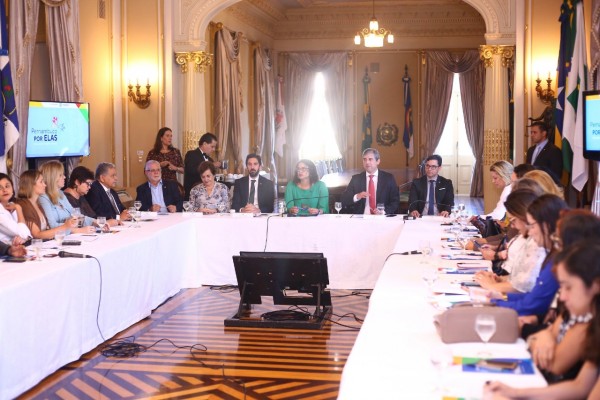 O encontro aconteceu no Palácio do Campo das Princesas, em que Luciana Santos vem ocupando o cargo interinamente em função de uma viagem do governador Paulo Câmara