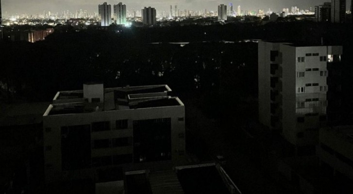 Moradores de diversos bairros da cidade relataram falta de luz na noite desta sexta-feira (08)