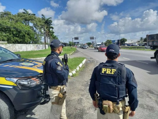 A Operação Semana Santa 2022 da Polícia Rodoviária Federal segue até o domingo (17) com ações educativas, de fiscalização e de combate à criminalidade em Pernambuco