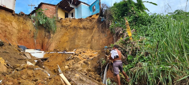 O Governo Municipal enviou um projeto de contenção de encostas e pede auxílio para os afetados pelas chuva