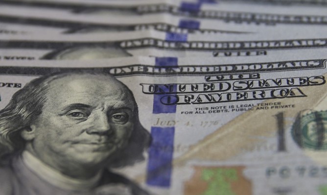 Dólar subiu levemente e encerrou em R$ 4,92