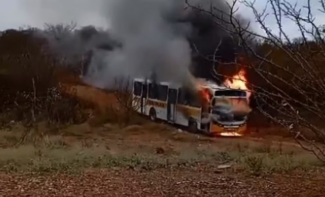 De acordo com a prefeitura de Lagoa Grande, o ônibus era terceirizado