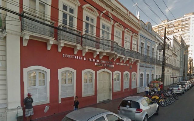 Na agência do Recife, na Rua da Aurora, foram registradas longas filas e o distanciamento social desrespeitado
