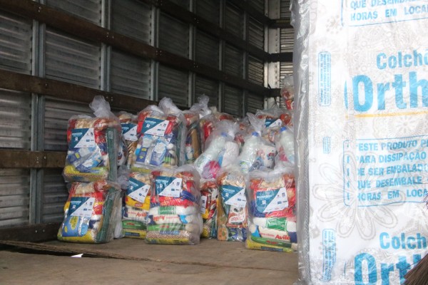100 cestas básicas foram doadas para as comunidades mais afetadas pelas chuvas e deslizamentos.