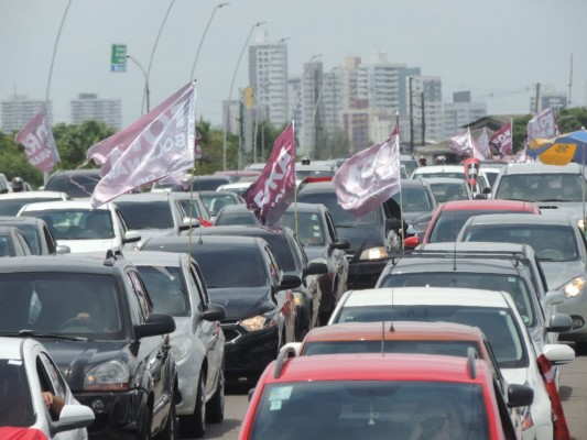 A concentração foi na Av Agamenon Magalhães, em  frente à fábrica Tacaruna, no limite entre Recife e Olinda