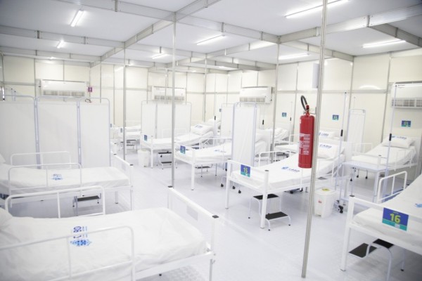 A unidade tem capacidade para receber 90 pacientes e conta com uma sala de estabilização para os casos de agravamento clínico