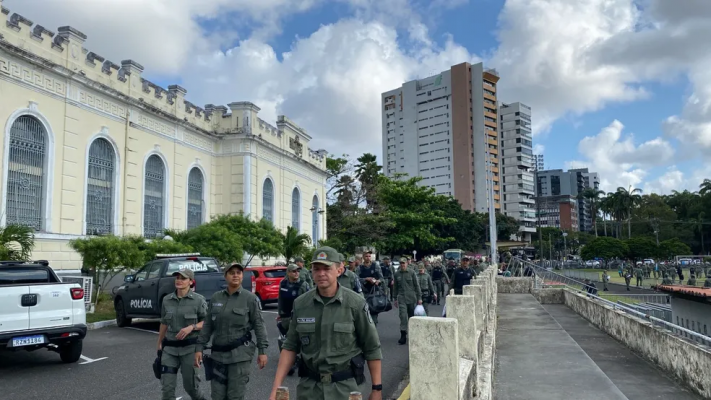 Policiais militares de Pernambuco foram enviados para a zona da mata, agreste e sertão do estado para dar reforço às tropas locais