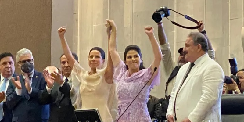A cerimônia de posse foi realizada na Assembleia Legislativa Estadual (Alepe), no Recife, na tarde deste domingo, dia 1º