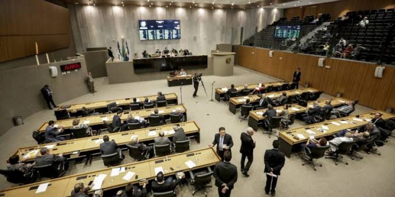 Coluna da quinta | Os prematuros movimentos pela Mesa Diretora da Alepe