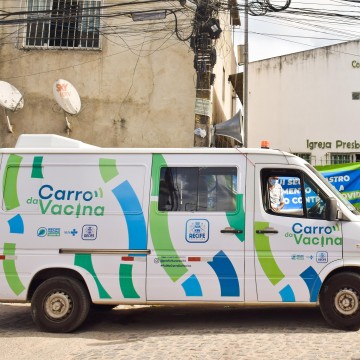 Carro da Vacina circula por 16 localidades do Recife até a próxima terça-feira (21)
