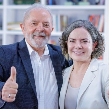 Gleisi diz que Lula deve começar a anunciar ministros nesta sexta (9)