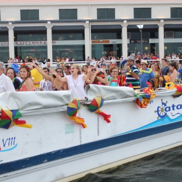 Catamaran Tours: Recife apresenta programação carnavalesca nos rios da cidade