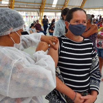 Pessoas a partir dos 36 anos podem ser vacinadas contra Covid-19, neste sábado (17), em Belo Jardim