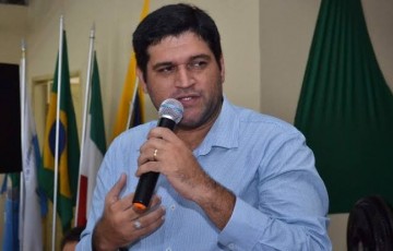 Guiga Nunes anuncia pagamento 38% acima do piso para professores do município