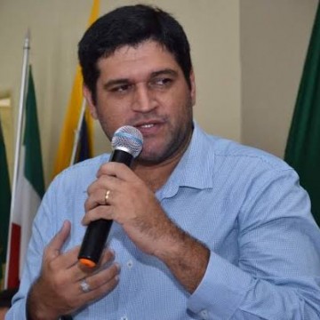 Guiga Nunes anuncia pagamento 38% acima do piso para professores do município