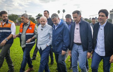 Ao lado de Lula, Silvio Costa Filho visita Rio Grande do Sul e anuncia ações para ajudar a população atingida pelas fortes chuvas