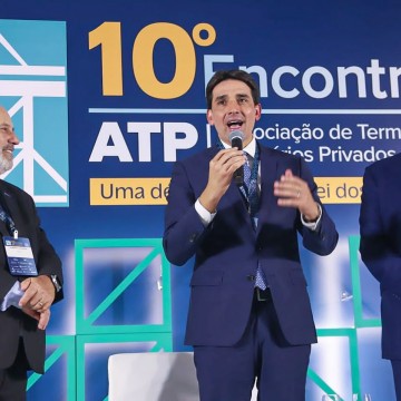 Silvio Costa Filho se reúne com representantes de terminais portuários privados
