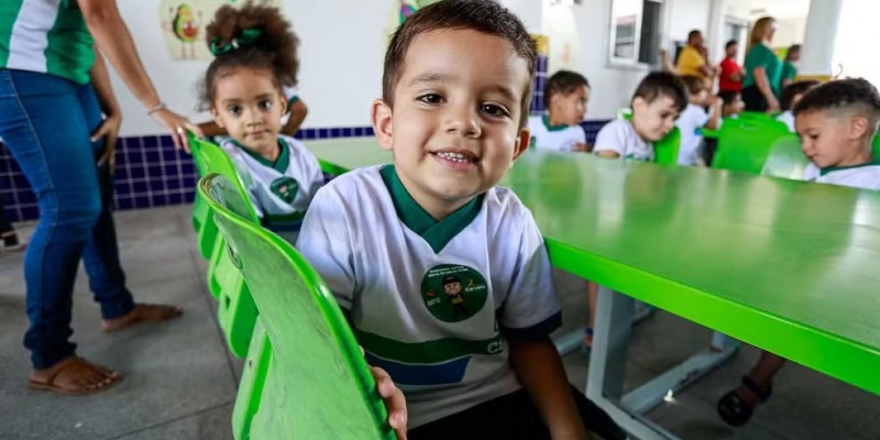Foram divulgados os nomes das crianças no Diário Oficial do município.